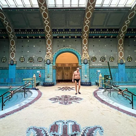 Marble&gold Flat Jacuzzi Andrassy Steps Apartment *